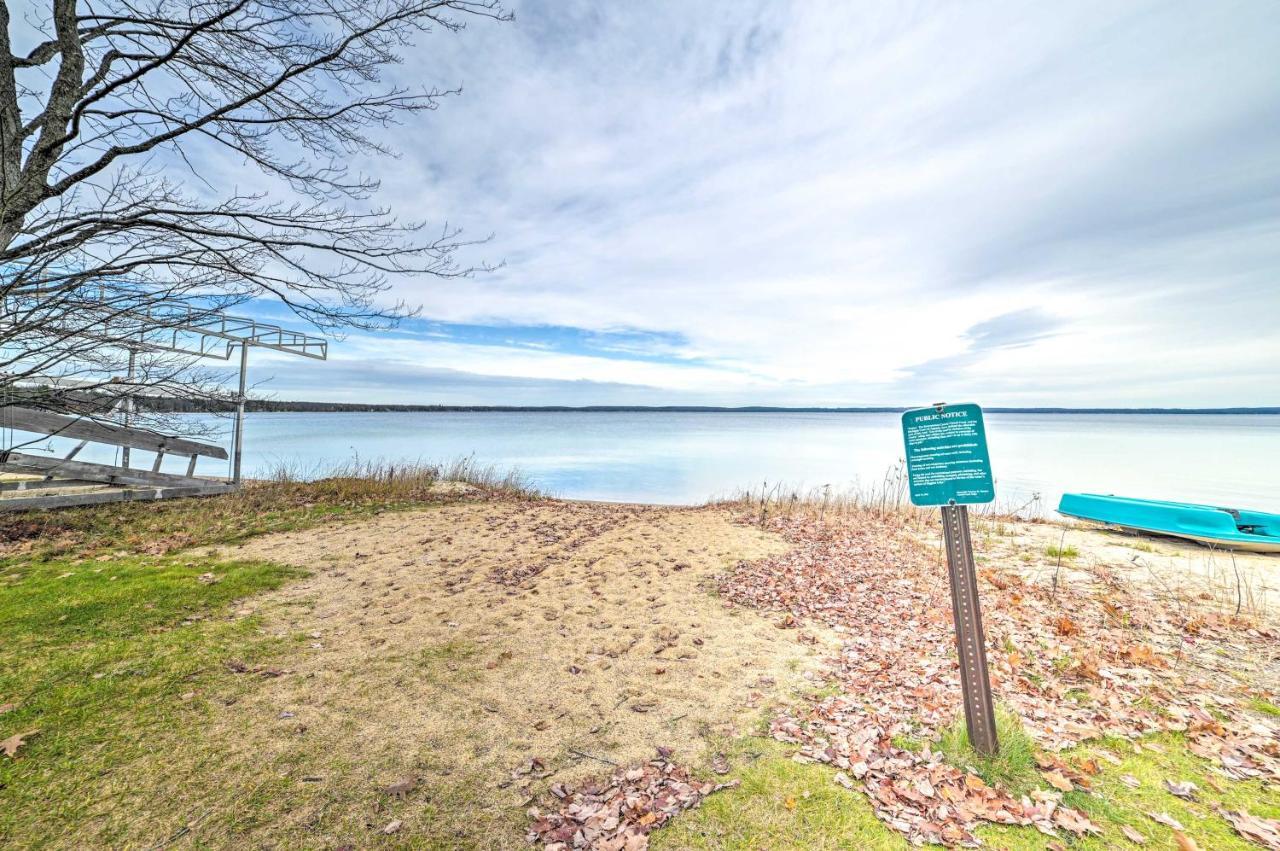 Higgins Lake Retreat - Hike, Swim, Relax! Roscommon 외부 사진